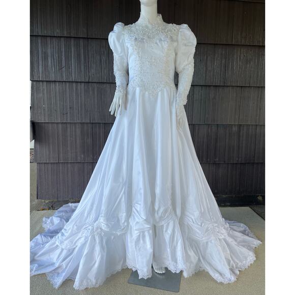🔥VTG Classic Victorian Romantic Princess Puffed Sleeve Cathedral Wedding Dress - Picture 1 of 17